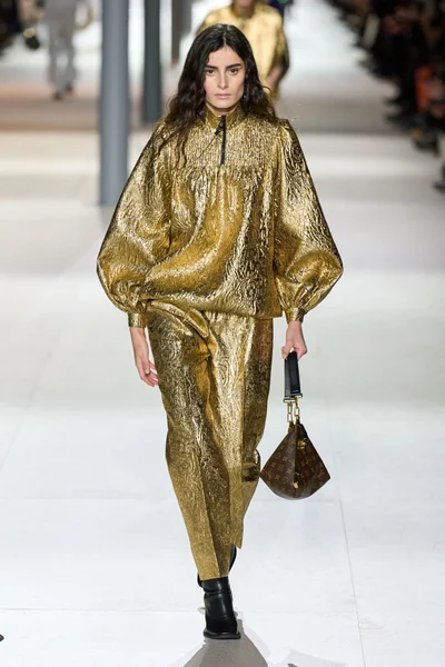 Look 29